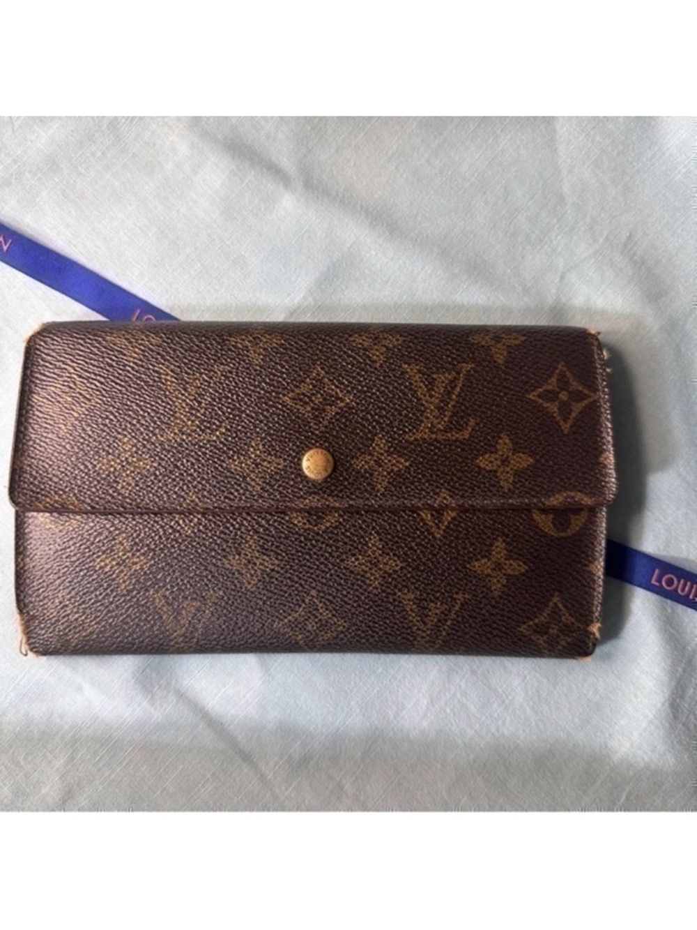AUTHENTIC Louis Vuitton Epi International Wallet. Monogram canvas. - Picture 1 of 15